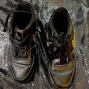 Used black Nike unixes. Size 5.5. 24 cm